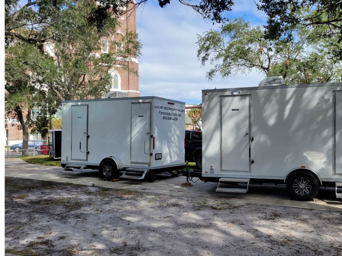 portable restroom rentals in Tampa